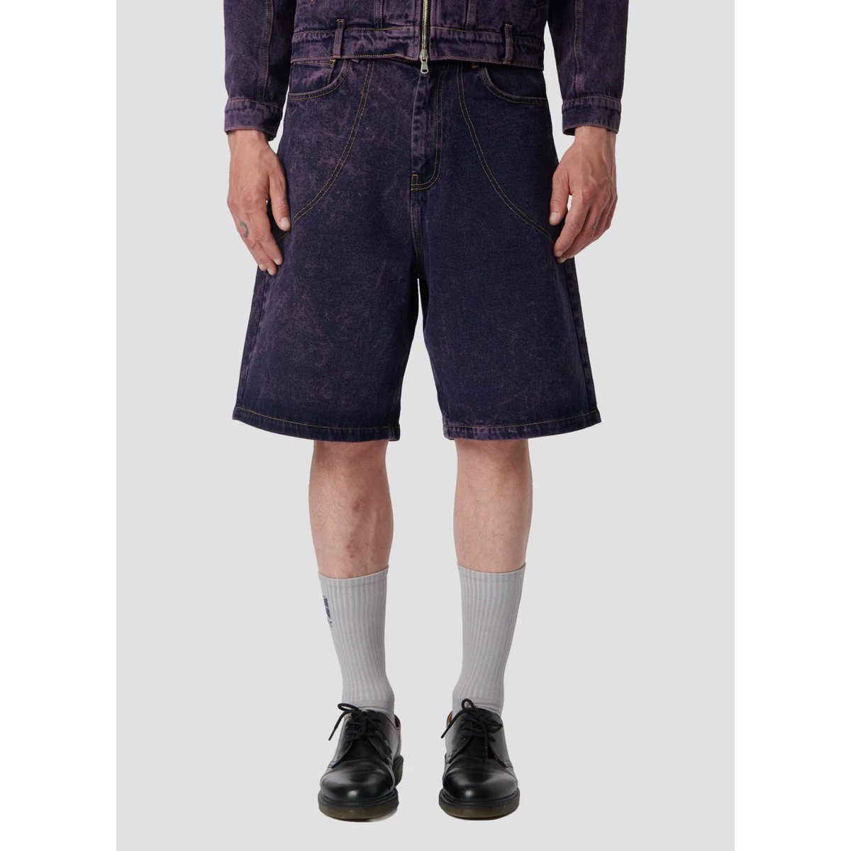 Acid Washed Denim Shorts Kurze Hose, Mantel, Hosen, Schuh, Person